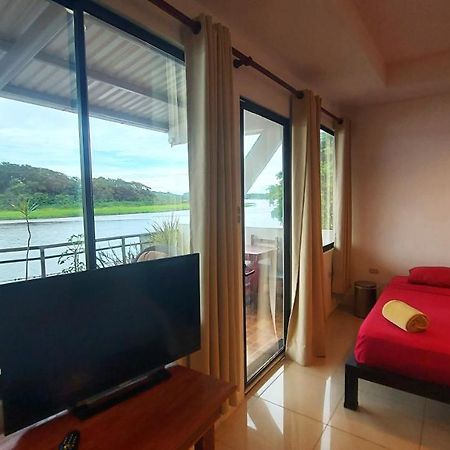 Tortuguero Adventures Guesthouse Ngoại thất bức ảnh