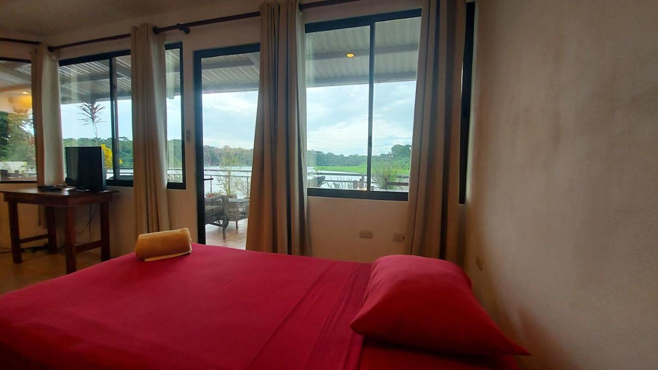 Tortuguero Adventures Guesthouse Ngoại thất bức ảnh