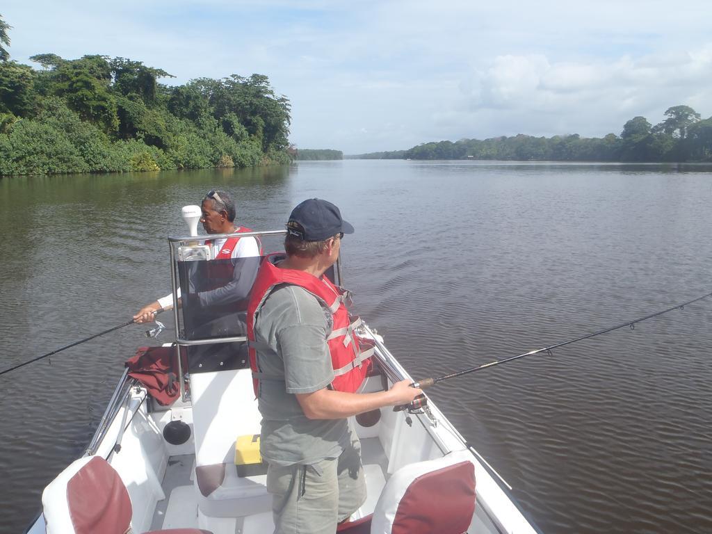 Tortuguero Adventures Guesthouse Ngoại thất bức ảnh